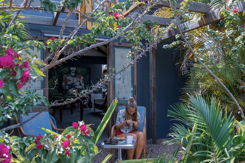 Backpackers At 1770 - Australia Shopping 1