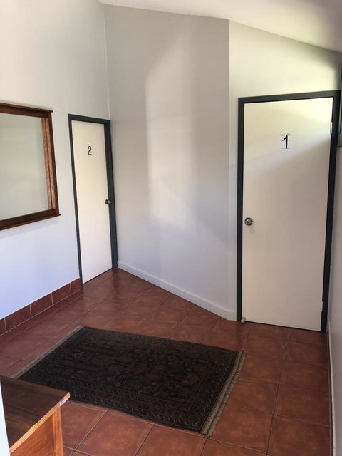 Backpackers At 1770 - Australia Shopping 10