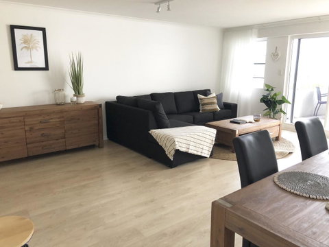 Sunshine Beach Luxe Apartment - Bed n Breakfasts 32