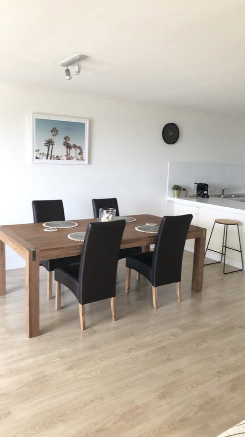 Sunshine Beach Luxe Apartment - Bed n Breakfasts 3