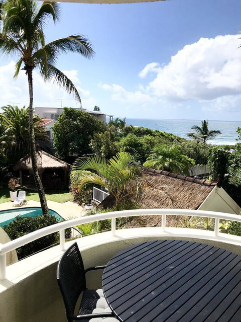 Sunshine Beach Luxe Apartment - Bed n Breakfasts 25