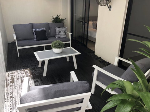 Sunshine Beach Luxe Apartment - Bed n Breakfasts 31