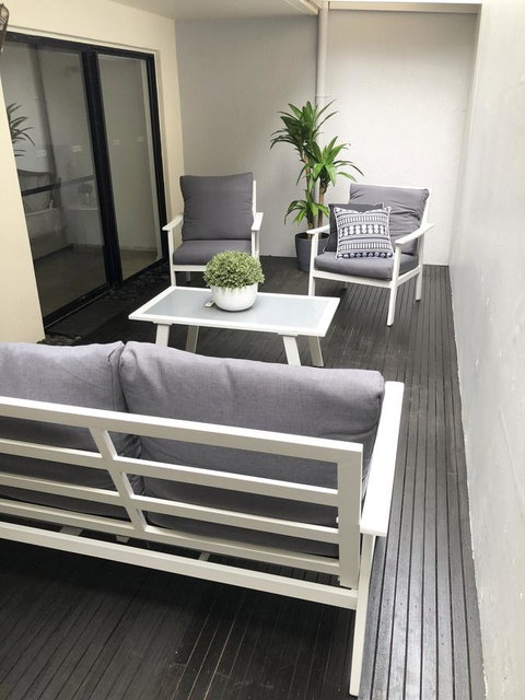 Sunshine Beach Luxe Apartment - Bed n Breakfasts 19