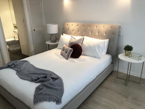 Sunshine Beach Luxe Apartment - Bed n Breakfasts 14