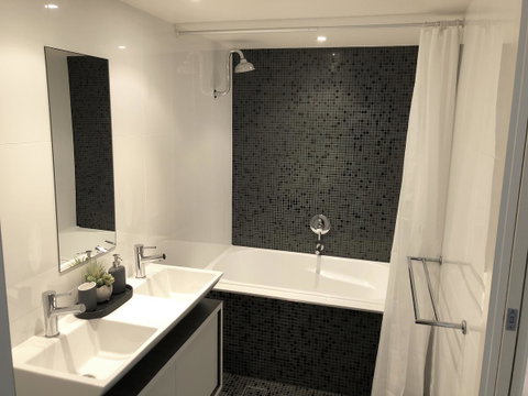 Sunshine Beach Luxe Apartment - Bed n Breakfasts 11