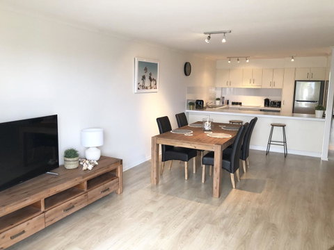 Sunshine Beach Luxe Apartment - Bed n Breakfasts 4
