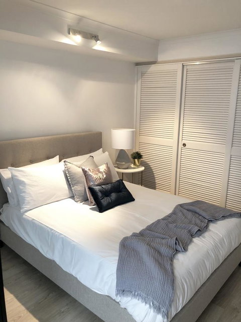 Sunshine Beach Luxe Apartment - Bed n Breakfasts 18