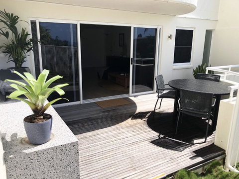 Sunshine Beach Luxe Apartment - Bed n Breakfasts 30