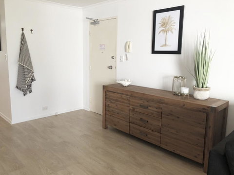Sunshine Beach Luxe Apartment - Bed n Breakfasts 6