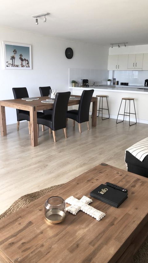 Sunshine Beach Luxe Apartment - Bed n Breakfasts 27