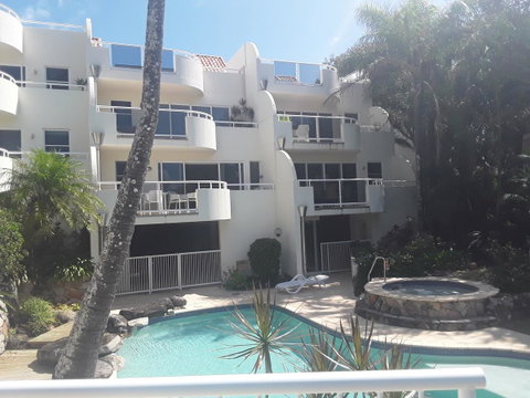 Sunshine Beach Luxe Apartment - Bed n Breakfasts 34