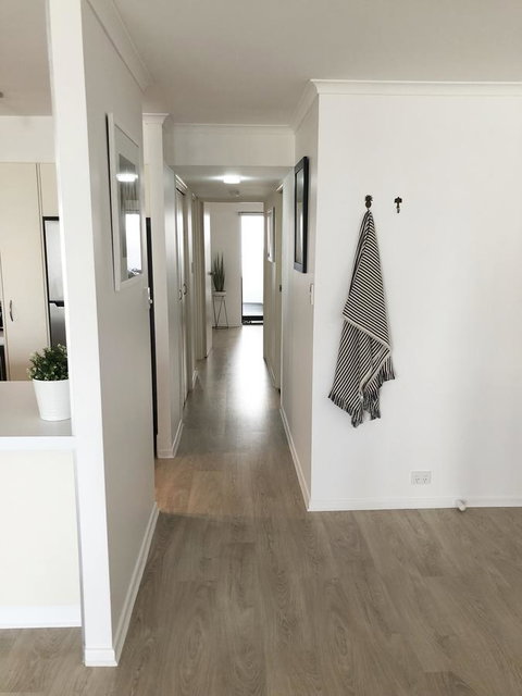 Sunshine Beach Luxe Apartment - Bed n Breakfasts 8