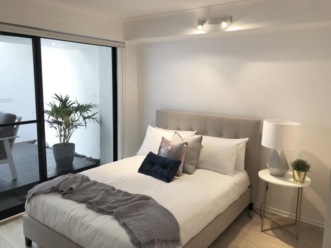 Sunshine Beach Luxe Apartment - Bed n Breakfasts 10