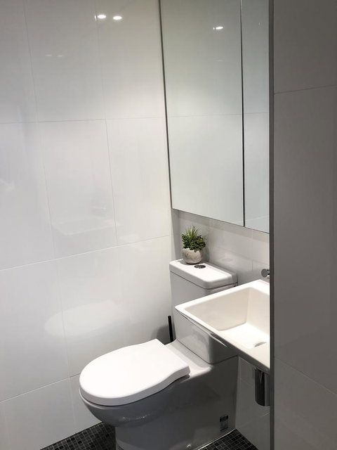 Sunshine Beach Luxe Apartment - Bed n Breakfasts 13