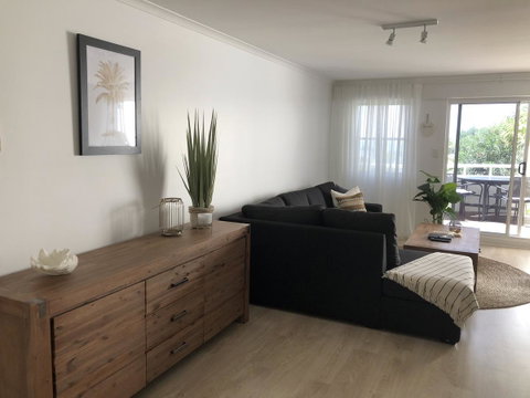Sunshine Beach Luxe Apartment - Bed n Breakfasts 26