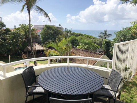 Sunshine Beach Luxe Apartment - Bed n Breakfasts 0