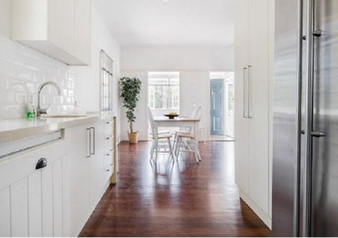 Lake Weyba Noosa Lodge & Kangaroos - Australia Shopping 15