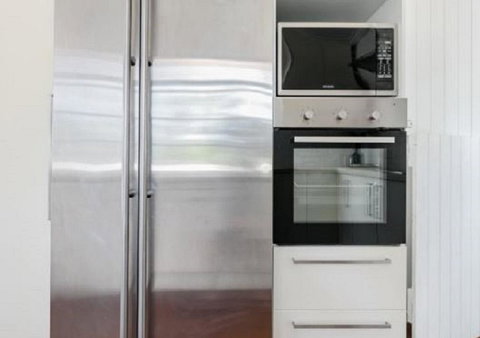 Lake Weyba Noosa Lodge & Kangaroos - Australia Shopping 14