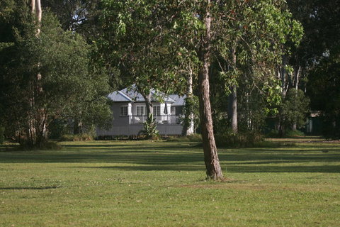 Lake Weyba Noosa Lodge & Kangaroos - Australia Shopping 30