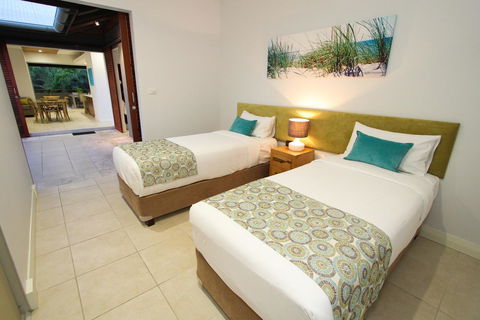 Sandcastles 1770 Motel & Resort - Australia Shopping 12