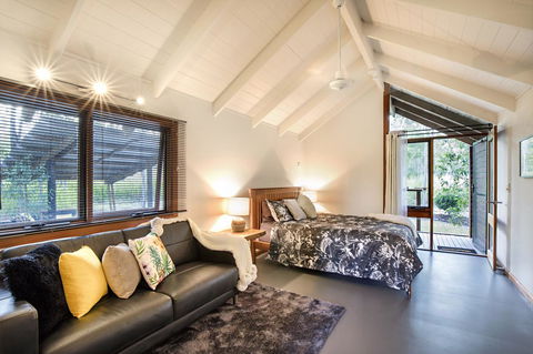 Airlie Beach Eco Cabins - Adults Only - Accommodation Australia 21