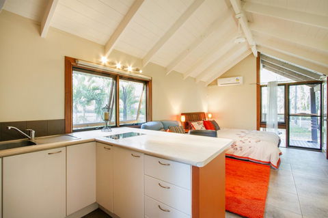 Airlie Beach Eco Cabins - Adults Only - Accommodation Australia 12
