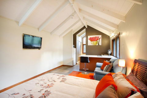 Airlie Beach Eco Cabins - Adults Only - Accommodation Australia 9
