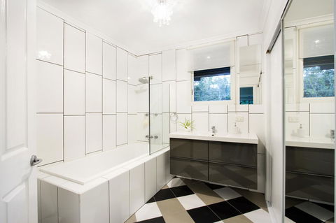 Airlie Beach Eco Cabins - Adults Only - Accommodation Australia 35