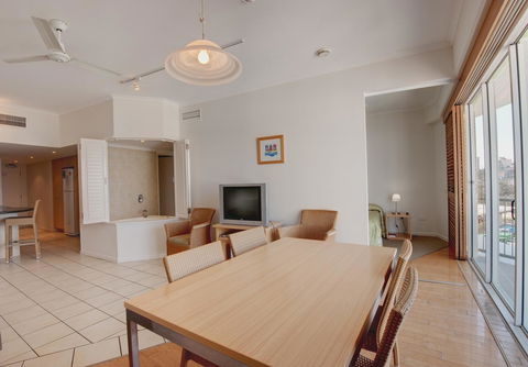 Rolling Surf Resort - Accommodation Australia 40