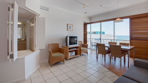 Rolling Surf Resort - Accommodation Australia 42