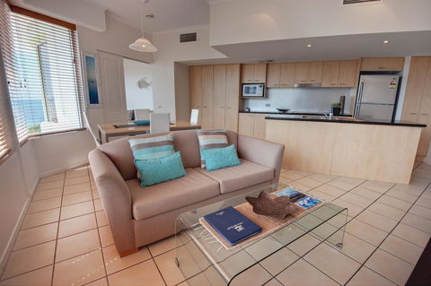 Rolling Surf Resort - Accommodation Australia 5