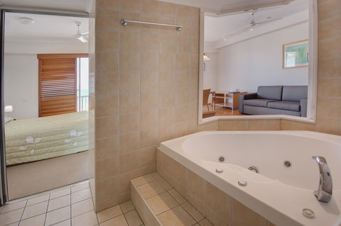 Rolling Surf Resort - Accommodation Australia 7