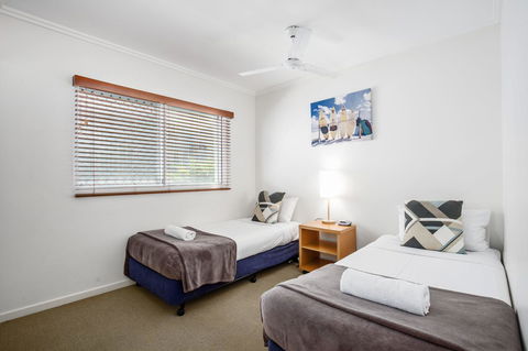 Rolling Surf Resort - Accommodation Australia 2