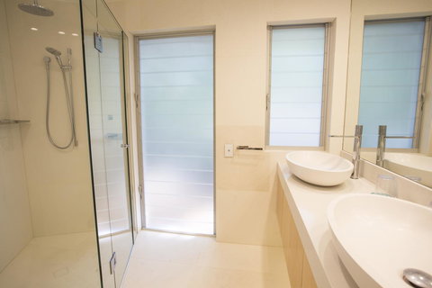 The Cove Noosa - Bed n Breakfasts 39