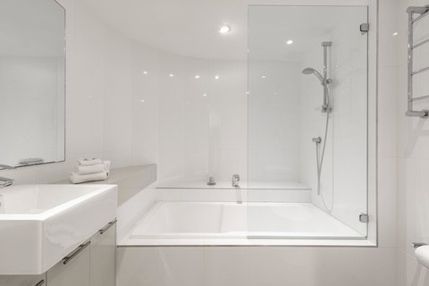 The Cove Noosa - Bed n Breakfasts 12