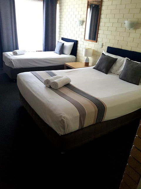 Twin Pines Motel - Accommodation Australia 3