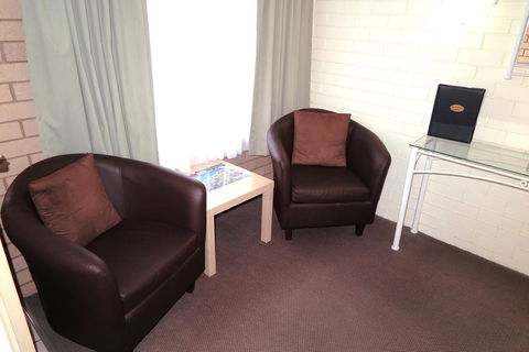 Twin Pines Motel - Accommodation Australia 24