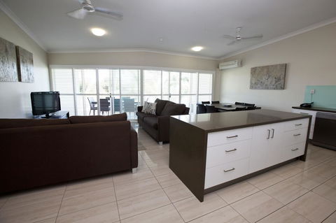 Mariners North Holiday Apartments - Accommodation Australia 28