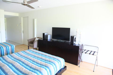 Agnes Water Beach Club - Australia Shopping 14