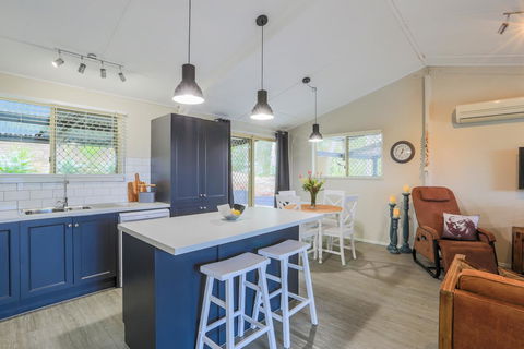 Bed & Breakfast 1 Bedroom Guest House - Australia Shopping 9