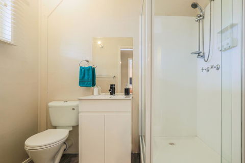 Bed & Breakfast 1 Bedroom Guest House - Australia Shopping 6