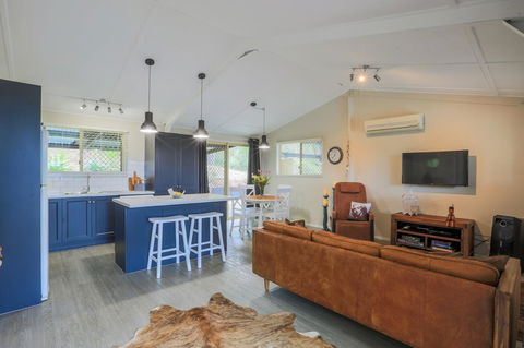 Bed & Breakfast 1 Bedroom Guest House - Australia Shopping 0