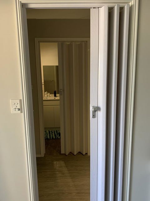 Bed & Breakfast 1 Bedroom Guest House - Australia Shopping 1