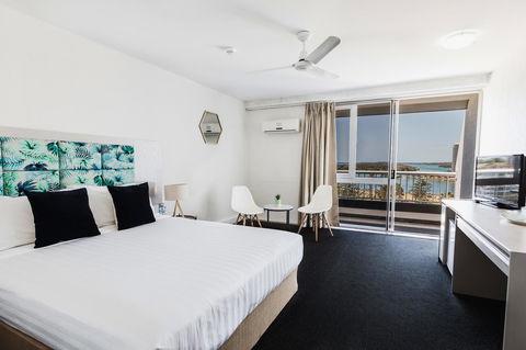 Greenmount Beach House - Accommodation Australia 12