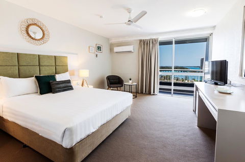 Greenmount Beach House - Accommodation Australia 11