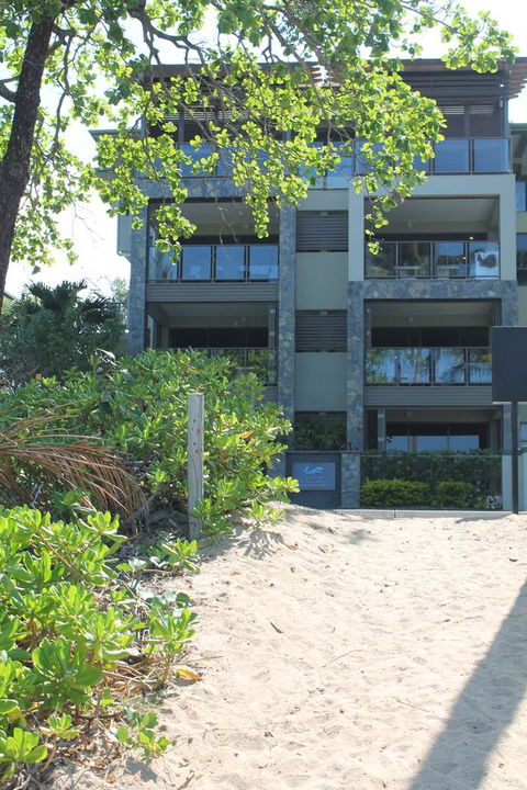 Sea Point On Trinity Beach - Accommodation Australia 5
