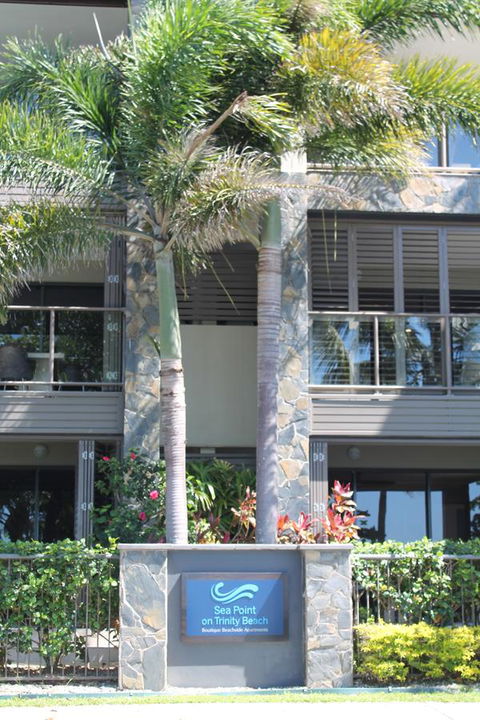 Sea Point On Trinity Beach - Accommodation Australia 6