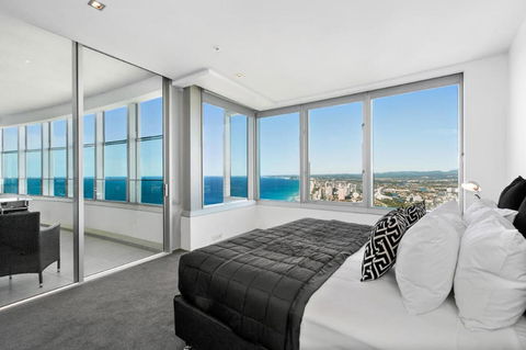 Q1 Resort & Spa - Official - Accommodation Australia 35