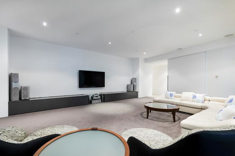 Q1 Resort & Spa - Official - Accommodation Australia 41