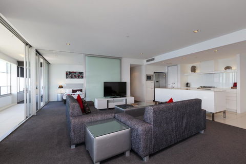 Q1 Resort & Spa - Official - Accommodation Australia 38